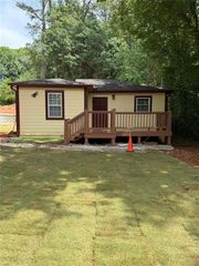 637 Parkdale Drive, Scottdale, GA 30079