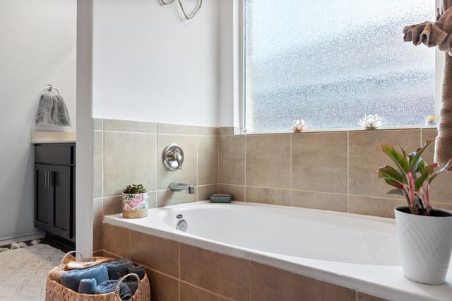 142 Esparza DR, Bastrop, TX 78602