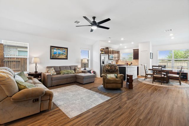 142 Esparza DR, Bastrop, TX 78602