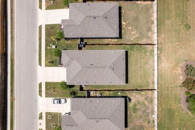 142 Esparza DR, Bastrop, TX 78602