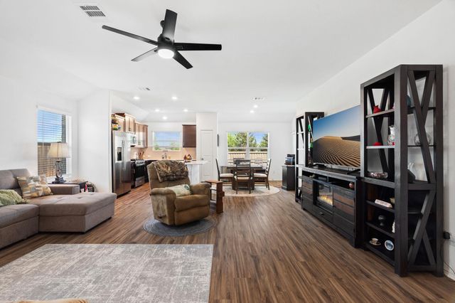 142 Esparza DR, Bastrop, TX 78602