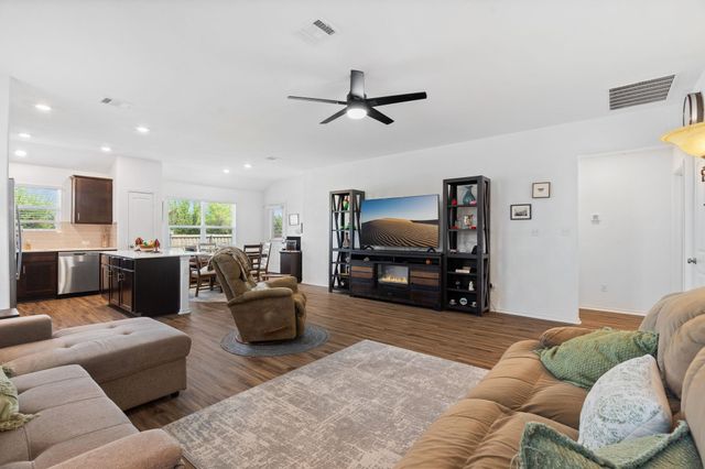 142 Esparza DR, Bastrop, TX 78602