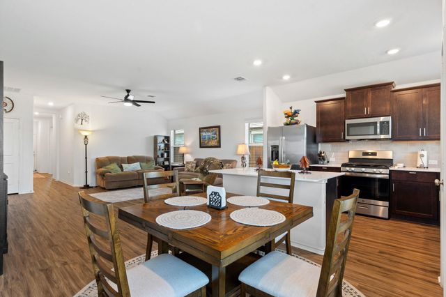 142 Esparza DR, Bastrop, TX 78602