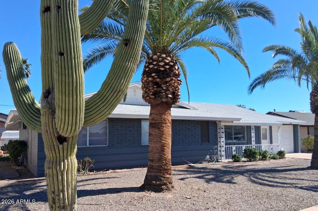 10748 W HOPE Drive, Sun City, AZ 85351 — photo 2