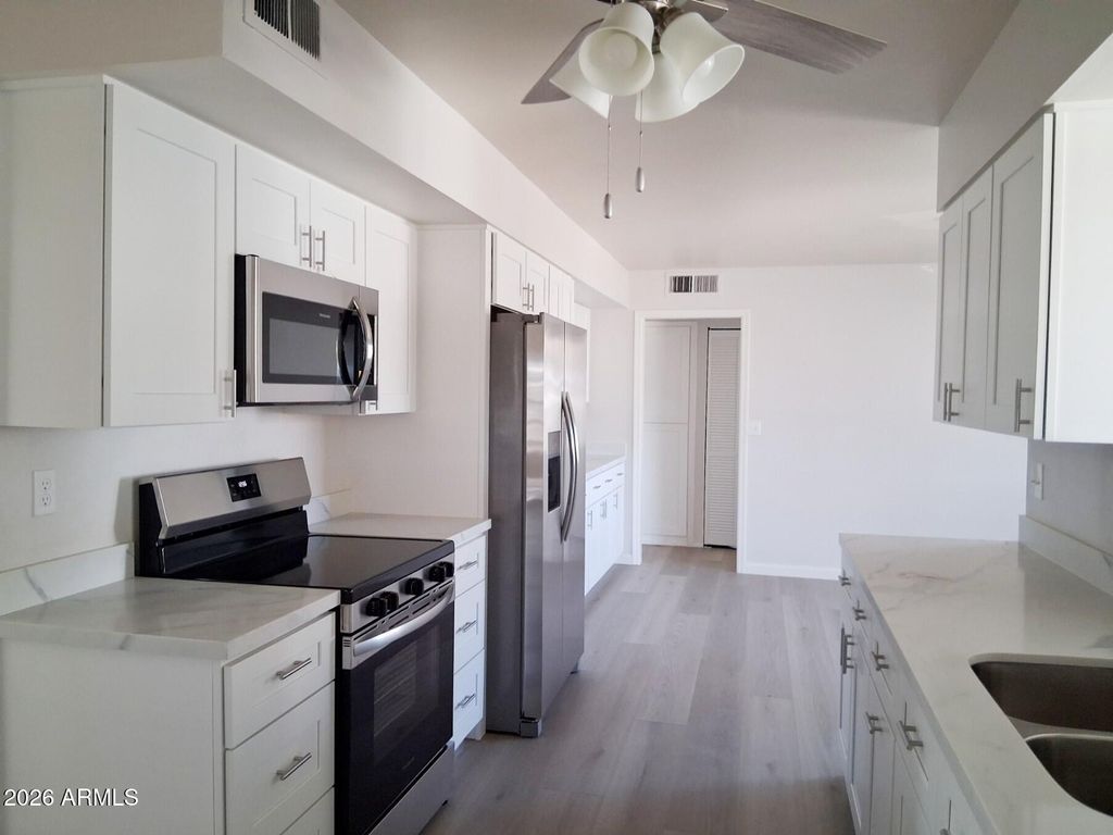 10748 W HOPE Drive, Sun City, AZ 85351 — photo 4