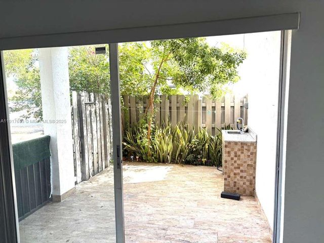 1175 NW 124th Pl 101, Miami, FL 33182