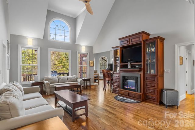 293 Bear Cliff Drive, Nebo, NC 28761