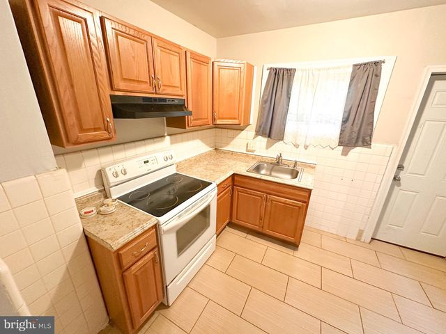 2446 N 33RD ST, Philadelphia, PA 19132