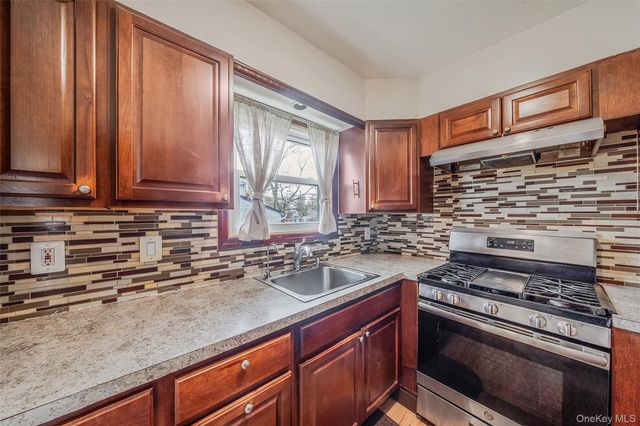 206 Prospect Place, Bay Shore, NY 11706