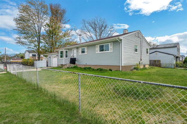 206 Prospect Place, Bay Shore, NY 11706