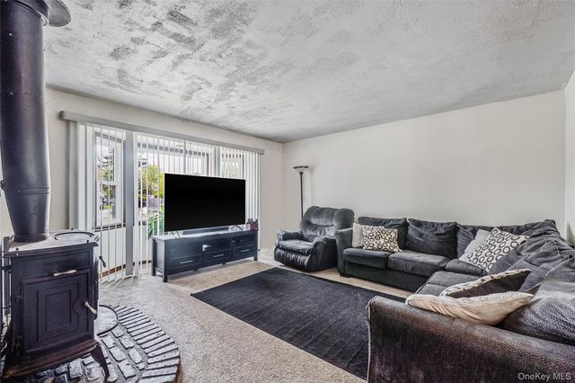206 Prospect Place, Bay Shore, NY 11706