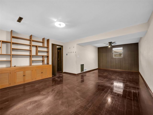 2140 Hillview Drive, Marion, IA 52302