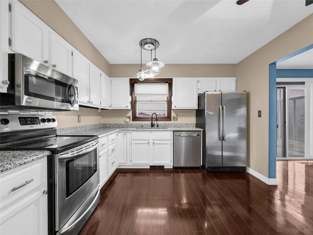 2140 Hillview Drive, Marion, IA 52302