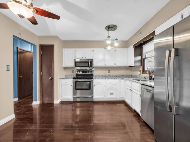 2140 Hillview Drive, Marion, IA 52302