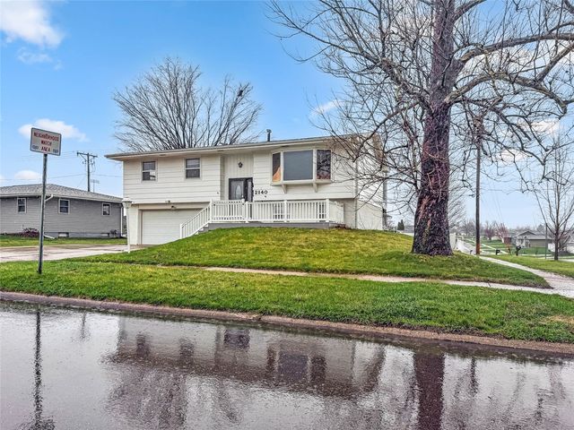 2140 Hillview Drive, Marion, IA 52302