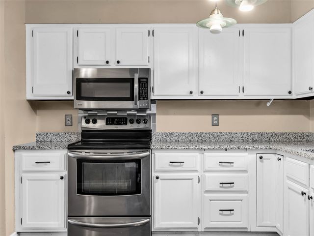 2140 Hillview Drive, Marion, IA 52302