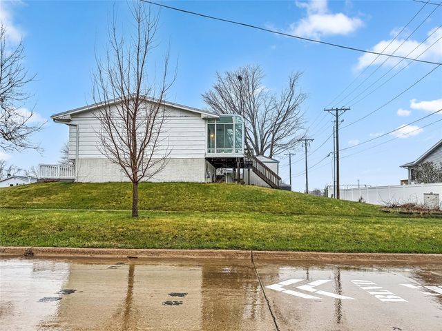 2140 Hillview Drive, Marion, IA 52302