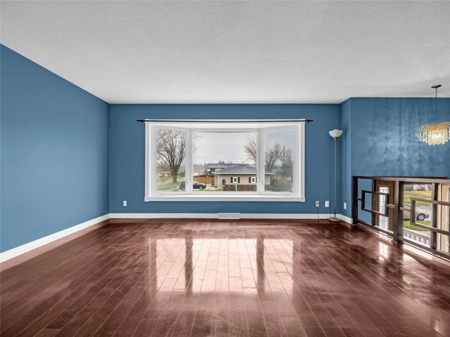 2140 Hillview Drive, Marion, IA 52302