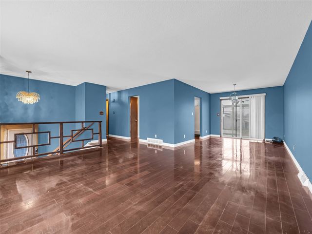 2140 Hillview Drive, Marion, IA 52302