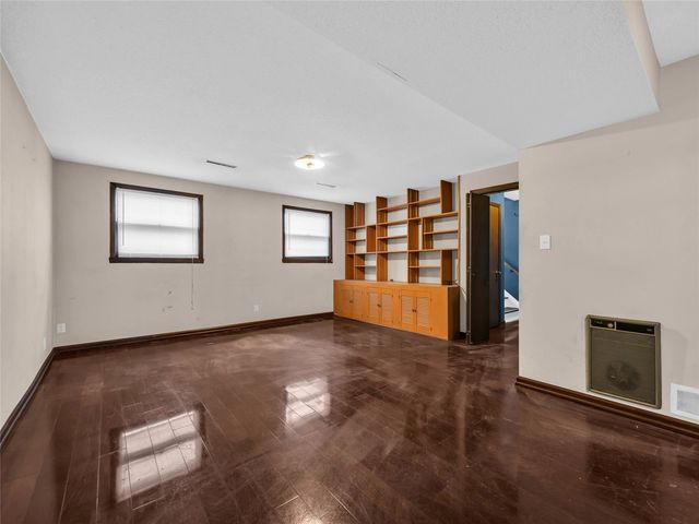 2140 Hillview Drive, Marion, IA 52302
