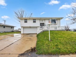 2140 Hillview Drive, Marion, IA 52302