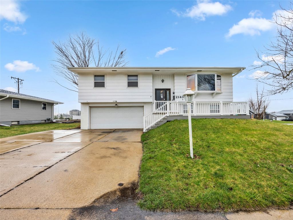 2140 Hillview Drive, Marion, IA 52302