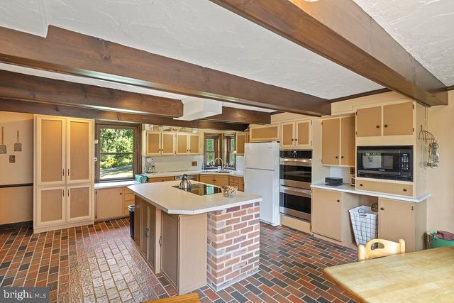 40 HOSPITAL RD, Gettysburg, PA 17325