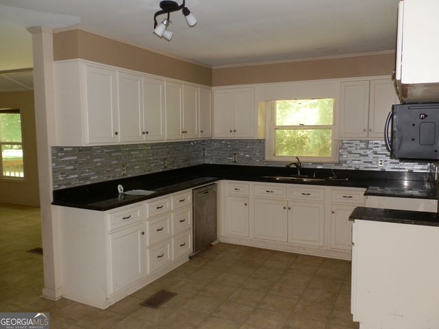 3016 Garden Lakes Boulevard NW, Rome, GA 30165