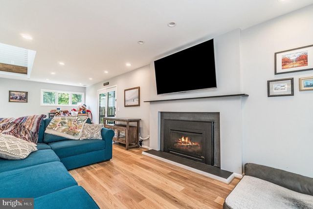 2962 STRATHMEADE ST, Falls Church, VA 22042