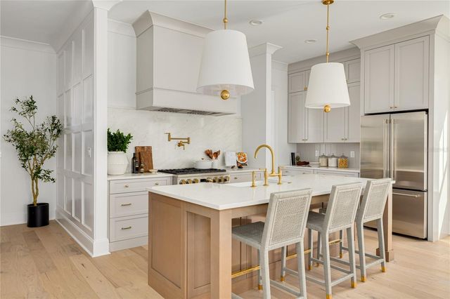 246 23RD AVENUE SE, St Petersburg, FL 33705