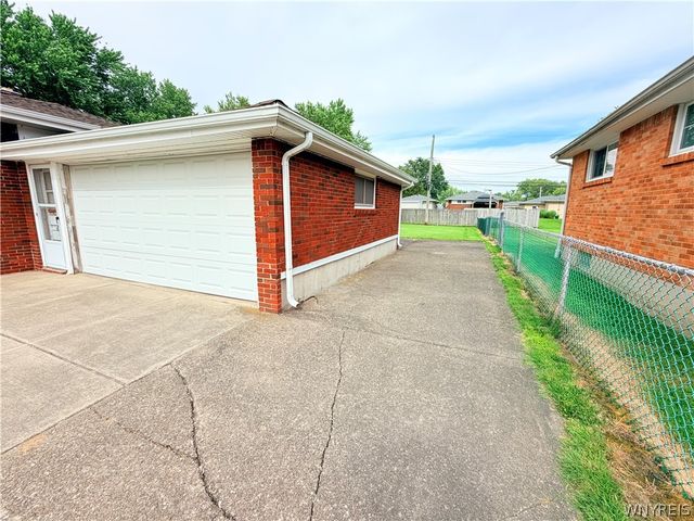 45 Charlescrest Court, West Seneca, NY 14224