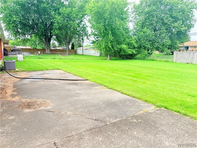 45 Charlescrest Court, West Seneca, NY 14224