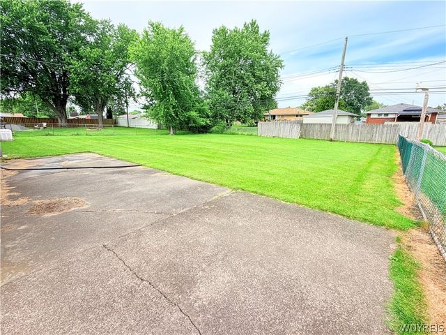 45 Charlescrest Court, West Seneca, NY 14224