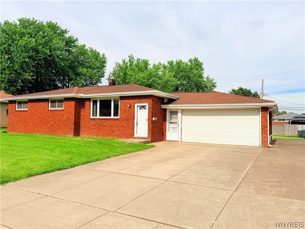 45 Charlescrest Court, West Seneca, NY 14224