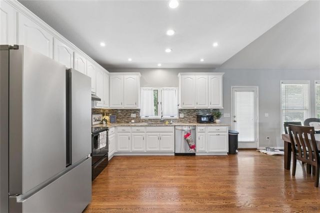 1005 WESLEY Avenue, Raymore, MO 64083