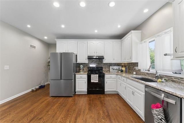 1005 WESLEY Avenue, Raymore, MO 64083