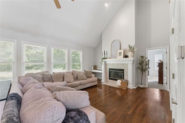 1005 WESLEY Avenue, Raymore, MO 64083