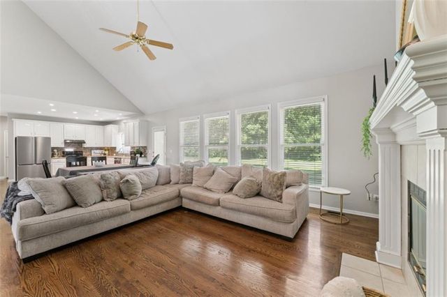 1005 WESLEY Avenue, Raymore, MO 64083