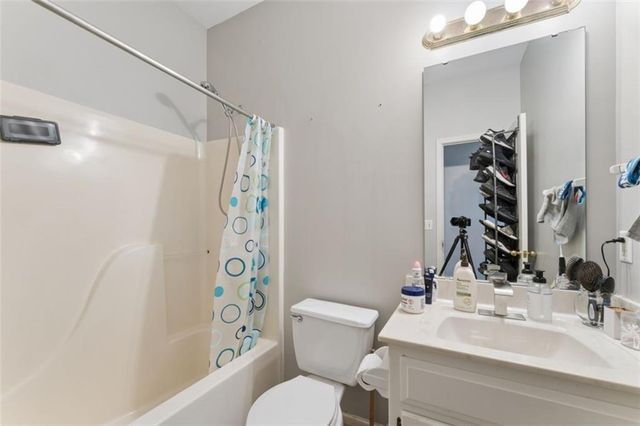 1005 WESLEY Avenue, Raymore, MO 64083