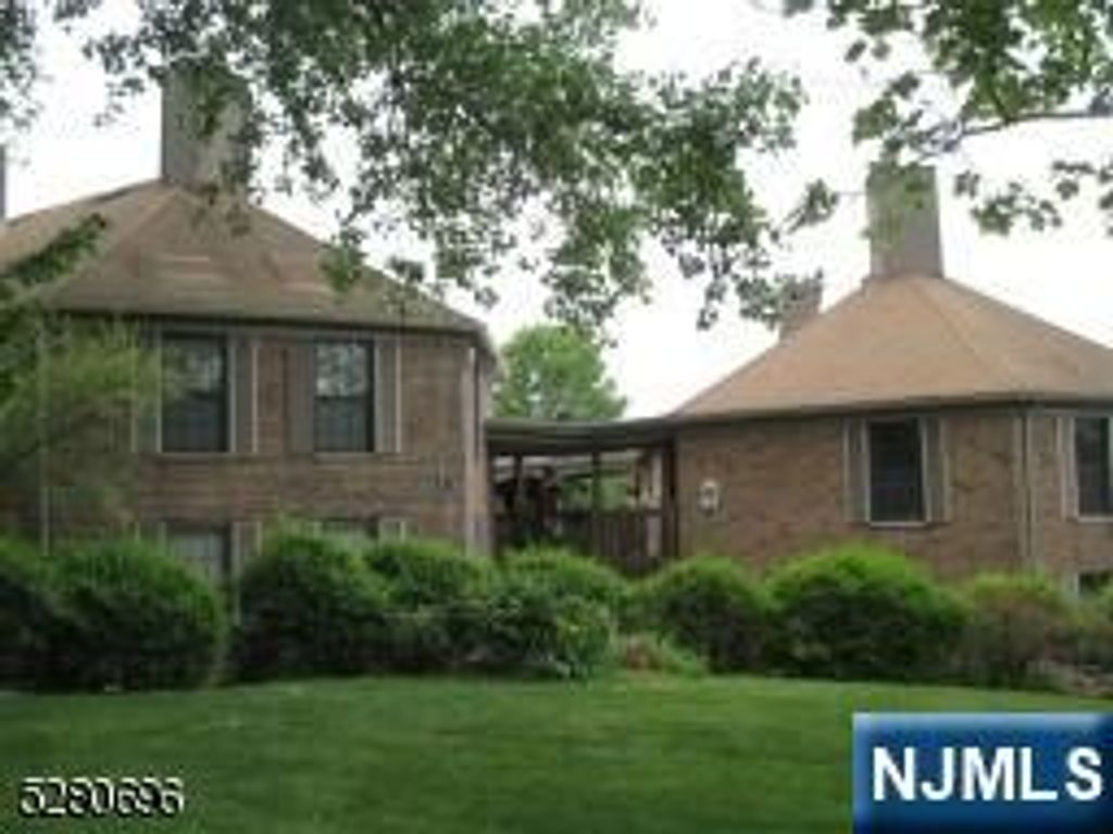 181 Long Hill 10-10, Little Falls, NJ 07424