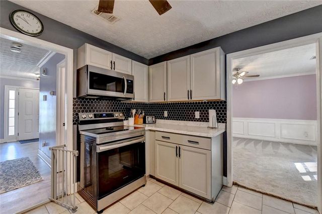 290 Lake Valley Drive SW, Loganville, GA 30052