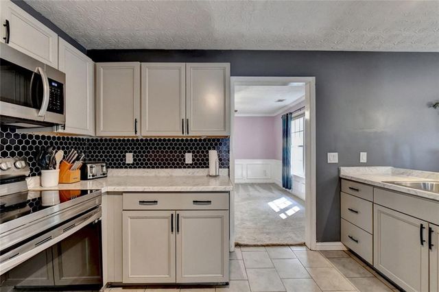 290 Lake Valley Drive SW, Loganville, GA 30052
