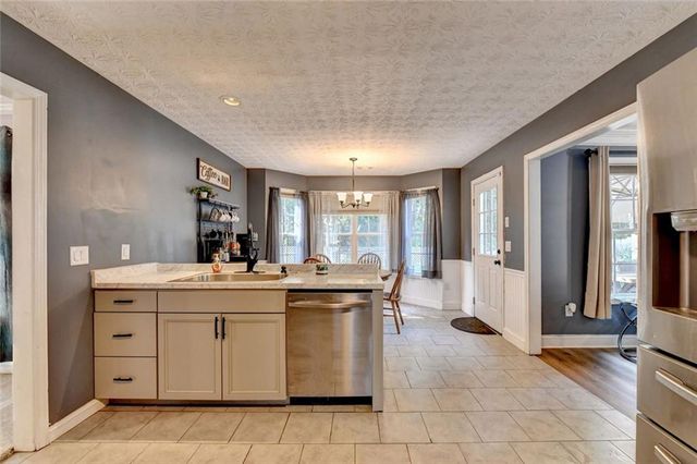 290 Lake Valley Drive SW, Loganville, GA 30052