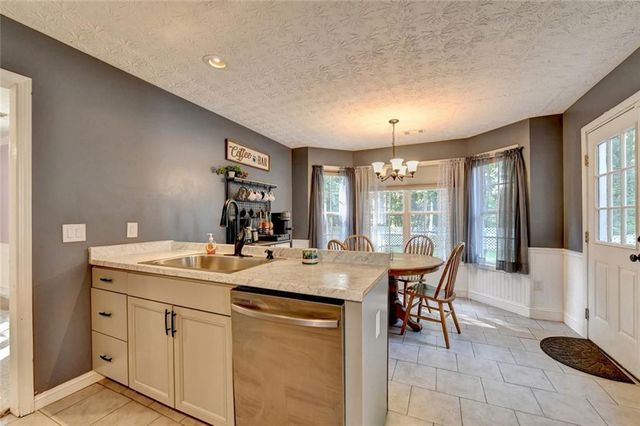 290 Lake Valley Drive SW, Loganville, GA 30052
