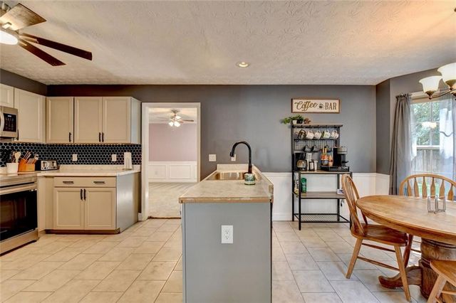 290 Lake Valley Drive SW, Loganville, GA 30052