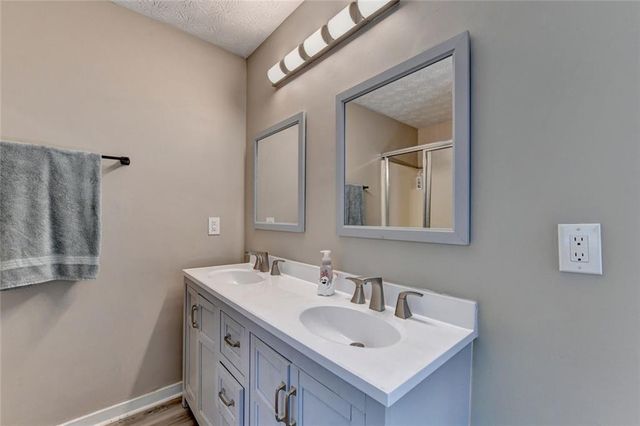 290 Lake Valley Drive SW, Loganville, GA 30052