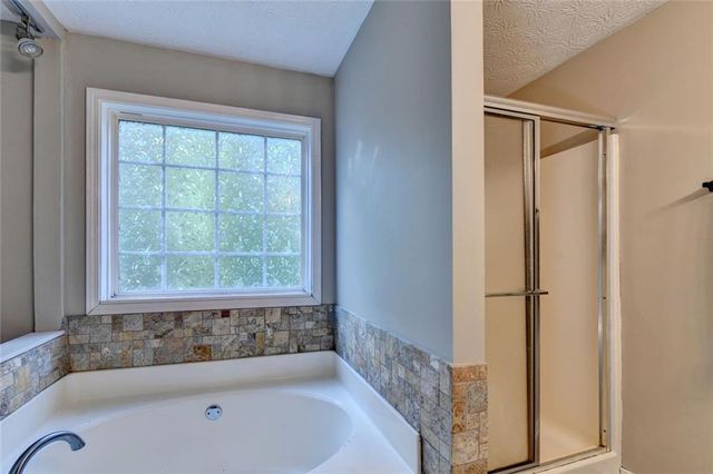 290 Lake Valley Drive SW, Loganville, GA 30052