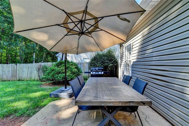 290 Lake Valley Drive SW, Loganville, GA 30052