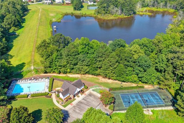 290 Lake Valley Drive SW, Loganville, GA 30052