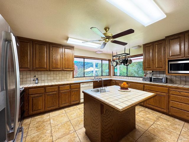 1800-1810 Boonville Rd, Ukiah, CA 95482